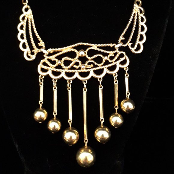 Vintage Gold Tone Coro Necklace - Picture 6 of 6